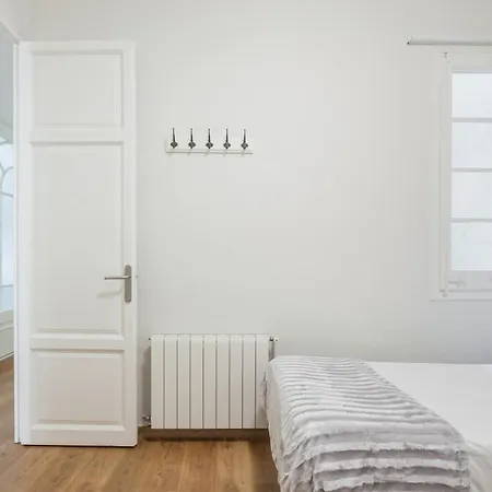 Apartment Art House Fira Apartments